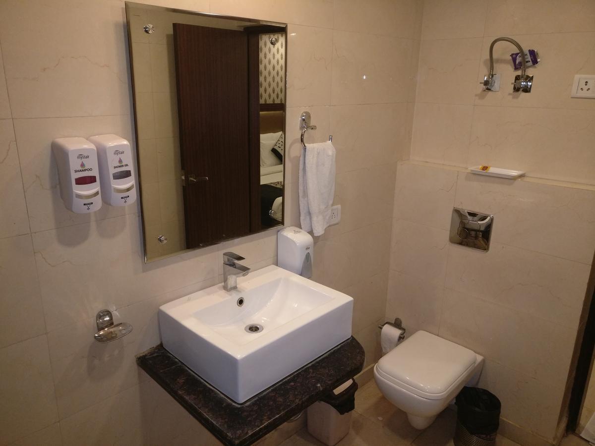 Hotel Pawan Plaza Near Sir Ganga Ram Hospital Delhi  Dış mekan fotoğraf